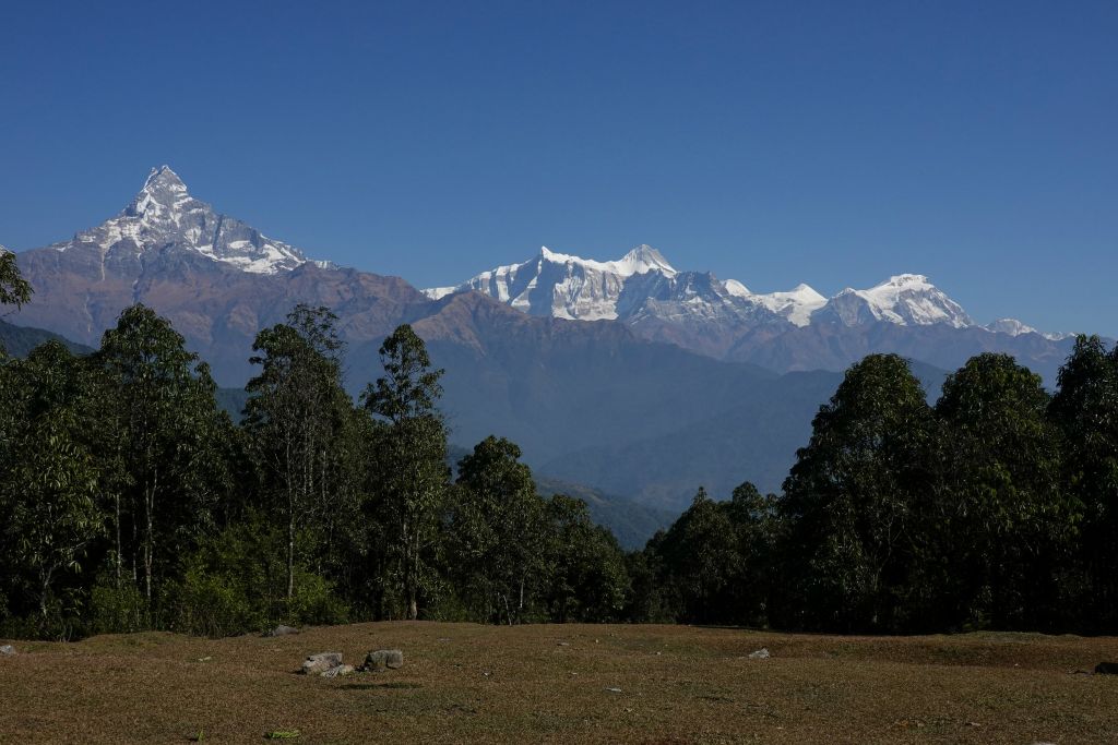 Depuis Pothana, très beau panorama : le Machhapuchhare , l'Annapurna 4 (magnifique avec ses bandes grises et blanches), l'Annapurna 2, le Lamjung Himal et bien d'autres
